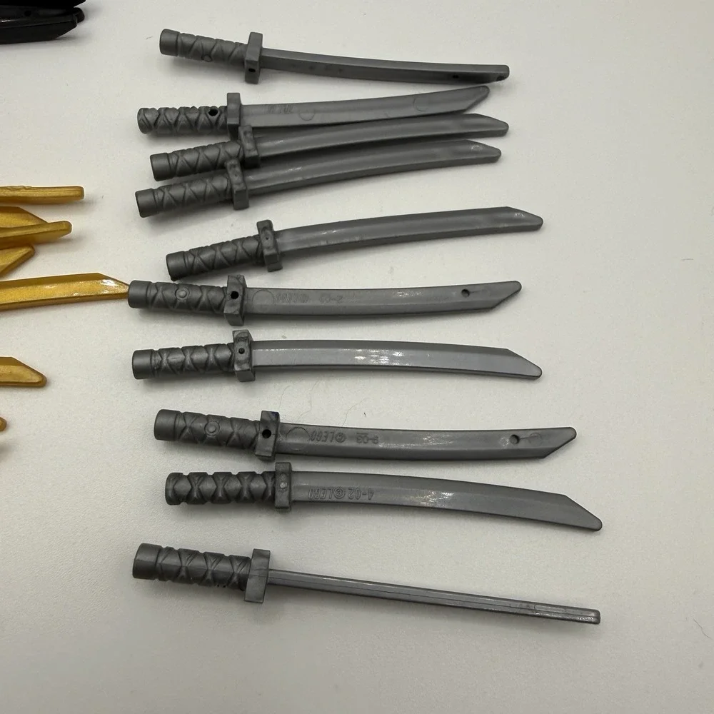 LEGO Ninjago Katana Lot 25 Pieces Minifigure Swords 10 Silver, Gold & 5 Black - Picture 3 of 5